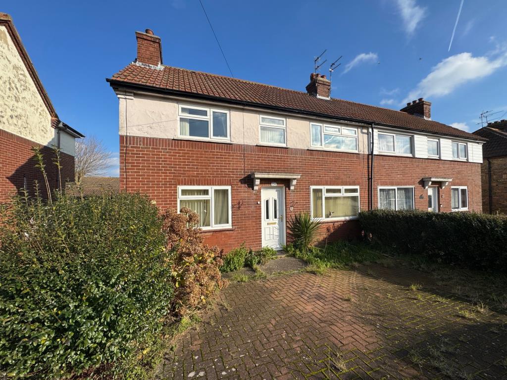 Lot: 81 - THREE-BEDROOM SEMI-DETACHED FOR IMPROVEMENT - Front of property